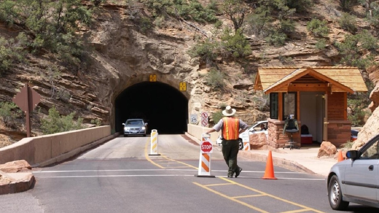 Name:  110-Zion Tunnel.jpg
Views: 229
Size:  301.9 KB