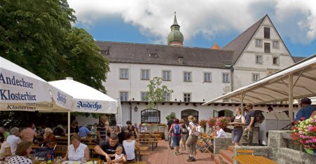 Name:  Kloster Andrechs  10_by_andechs_kloster_biergarten_roland_rossner_3_452x.jpg
Views: 14047
Size:  33.9 KB