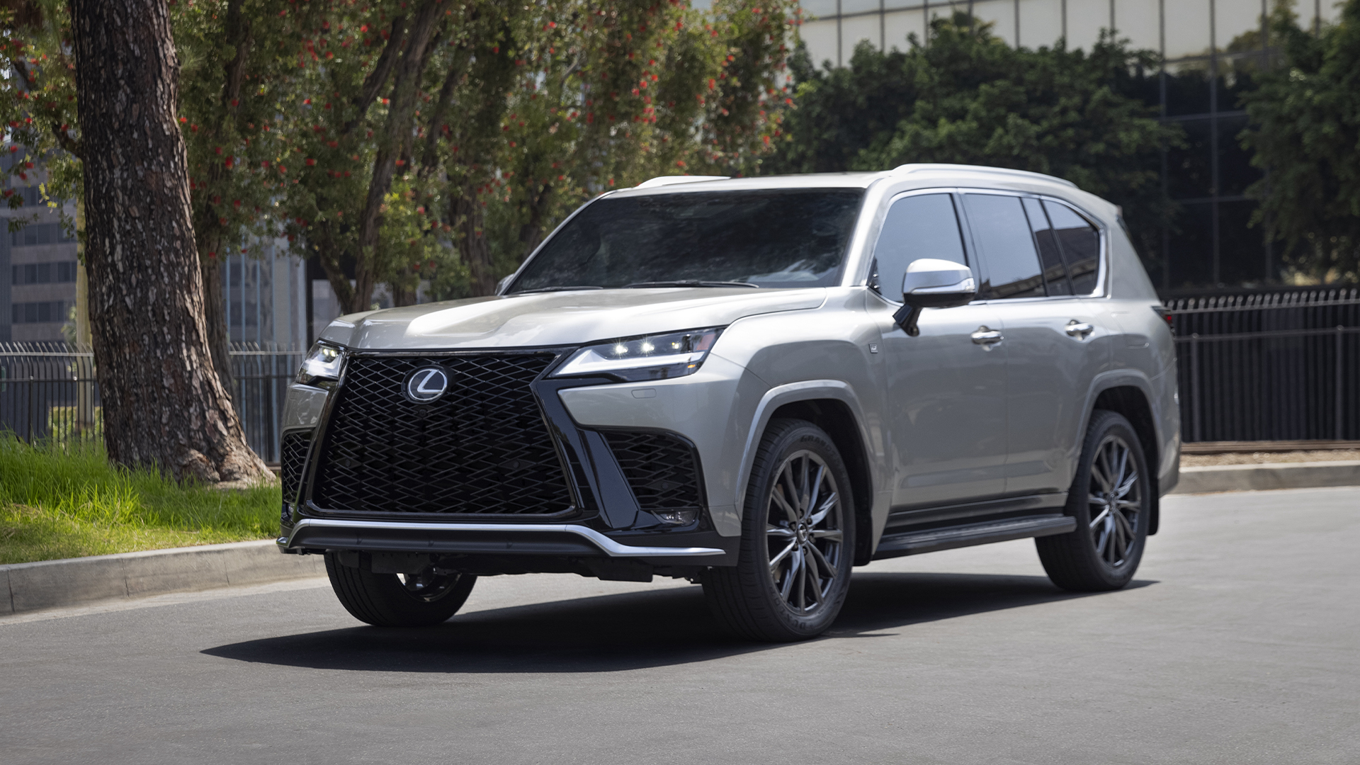 Name:  lexus-lx_100810340_h.jpg
Views: 1499
Size:  1.31 MB